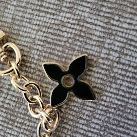 Classic Chain Design With Charms - Picture 5 of 10